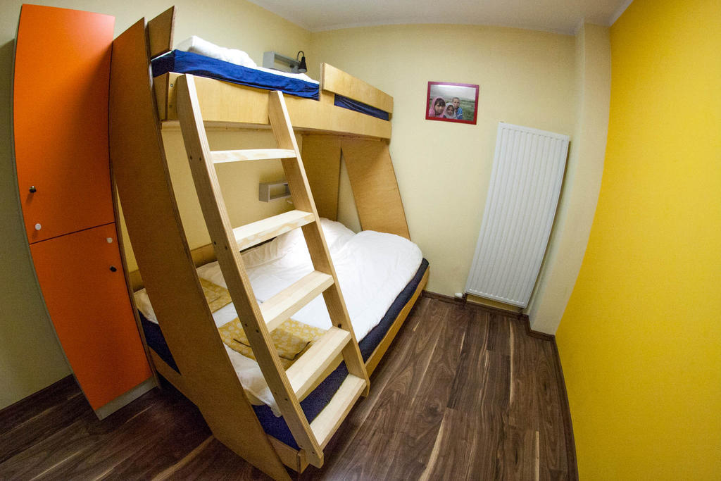 Hostel Cycle On Гданск Екстериор снимка